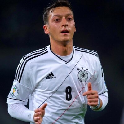 I want you to know about Ozil. So anybody following me. Ich möchte Sie über Özil kennen.Also mich jemand nach.Quiero que usted sepa acerca de Ozil.