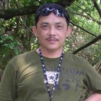 Penggila mancing, penggemar olah raga (bola), penikmat keindahan dan kelezatan...