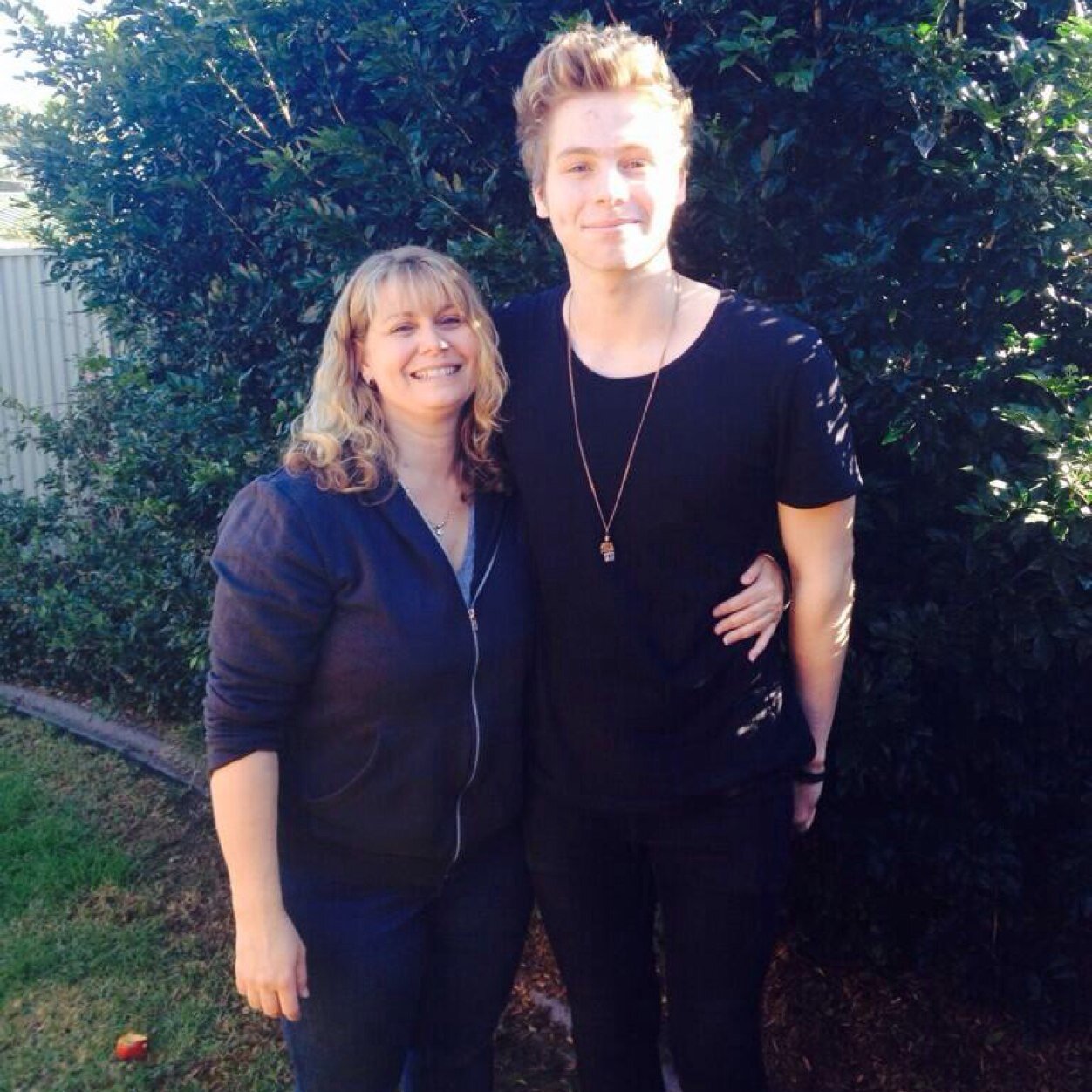 Follow @x5sos_sunshinex & @abbyamy because they gave you this free follow