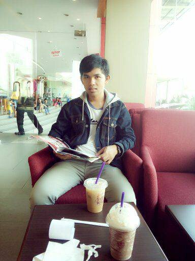 HendraToto's profile picture. Seorang pemalas kelas berat yang sedang berfikir jauh tentang masa depan,,,