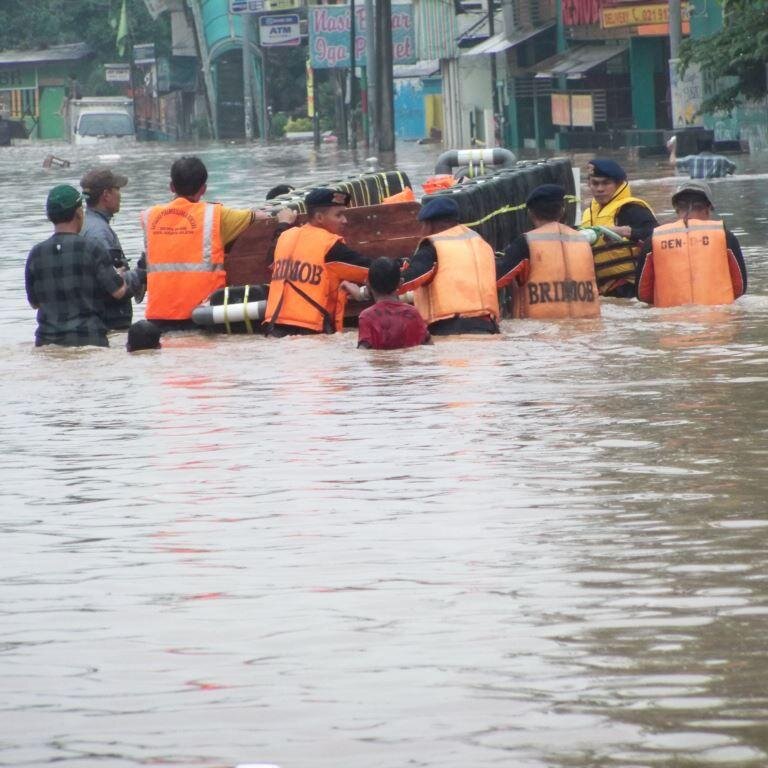 Info banjir untuk wilayah Jabodetabek. Twitter ini di bentuk untuk membantu menginformasikan Lokasi banjir beserta dengan ketinggian genangan