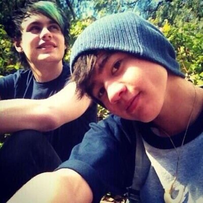 5sos_not_sos's profile picture. PLEASE FOLLOW @Nukes_Pringles INSTEAD OF THIS ACCOUNT AND FOR A FOLLOWBACK TWEET HER THE WORD 'Banana' ITS MORE CREATIVE