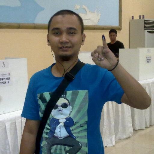 aku ingin hidupku berguna untuk orang lain,membuat dunia tersenyum karena kehadiranku.