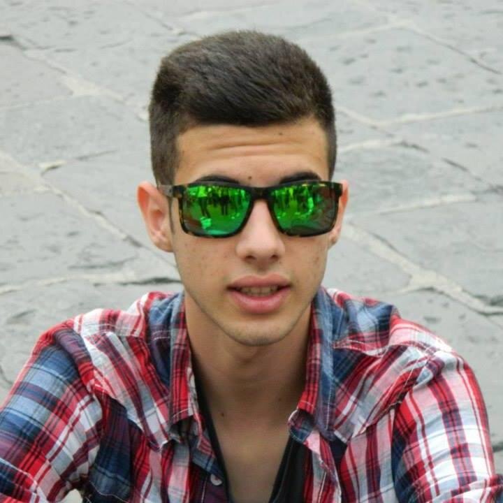 Aaalpy's profile picture. Volevo soltanto adattarmi ad ogni singolo posto.
Sognavo di essere quel ragazzino figo, anche se ciò significava comportarsi da stupido.[Eminem]