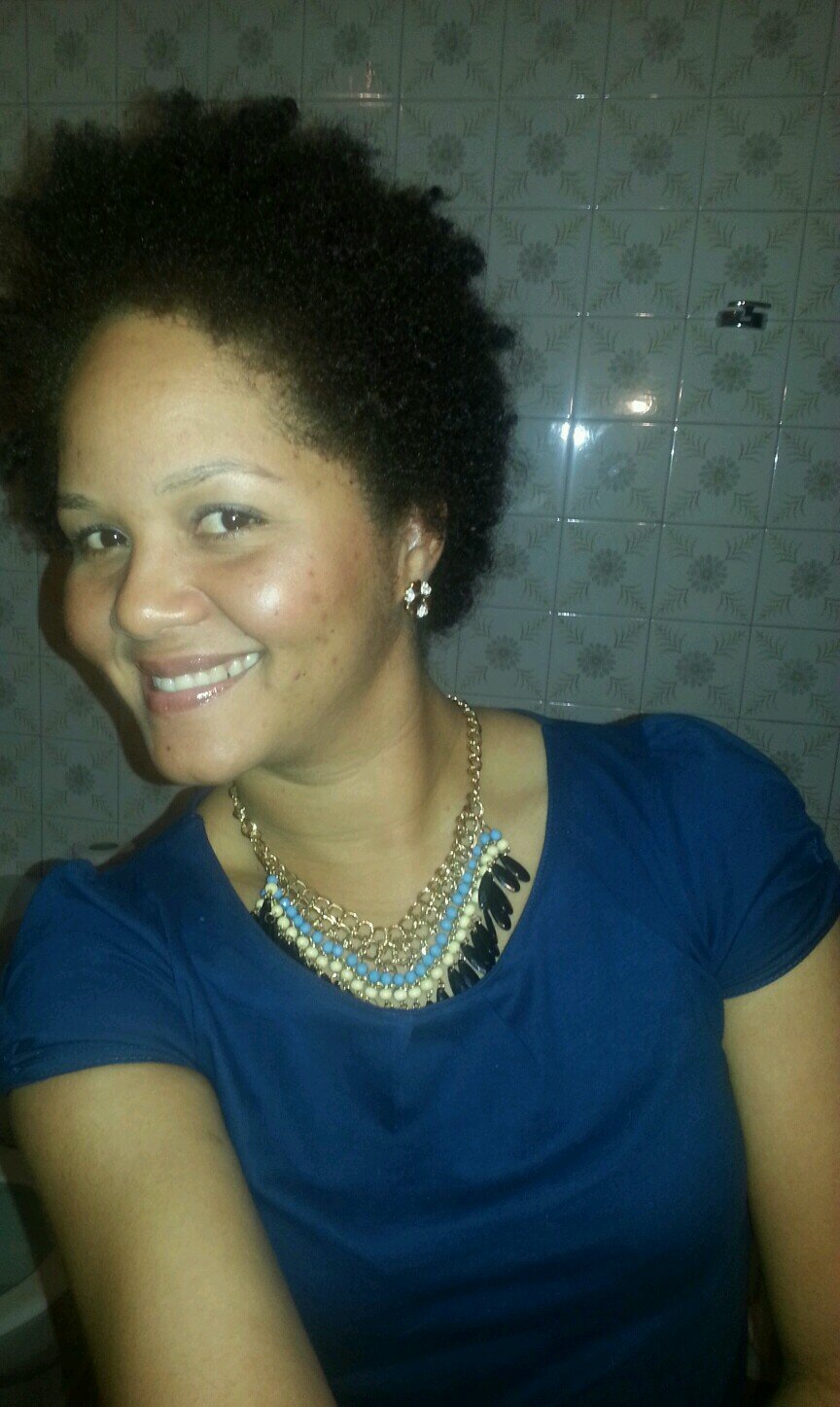 Mujer amante de la música y el baile,orgullosa de mis raíces negras, Cultivo el positivismo y la alegría como las fuentes de mi felicidad.