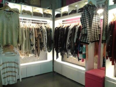 DisenioArg's profile picture. Diseños de indumentaria y accesorios en Bar Abierto cultural, ubicado en Jorge Luis Borges 1613 en pleno corazón de Placita Serrano.