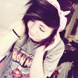 maddie here! im 16, im single, i have no life and i have no heart and soul.....i think i dont!