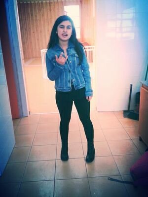 Athlete and soon I will have a band. My favorite music is: Rap, Reggae, Pop-hardcore and Pop-rock. I love play the guitar and bass♥