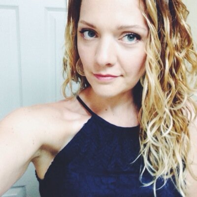 sarah_shinsky's profile picture. It's way easier to post photos than try to be witty in 160 characters or less.