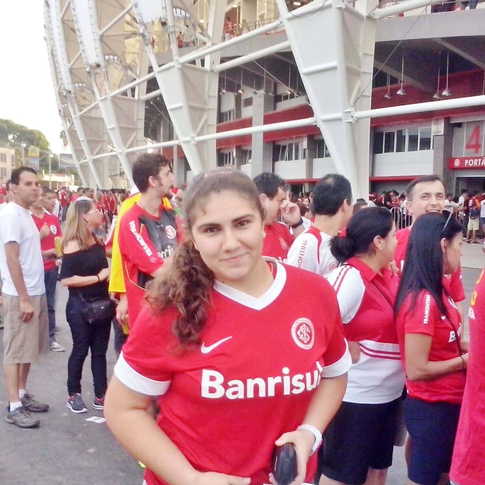 Extrovertida, mesa-tenista, Colorada, adoro musica e esporte, taurina ♉, Fã do @LeandroDamiaoo, tia, maninha de coração da @jaci_inter, estudante de agronomia.