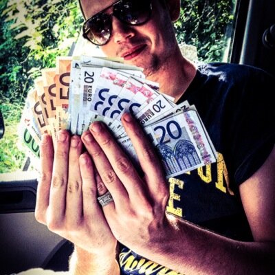 English/Belgian 
#RegularMoney