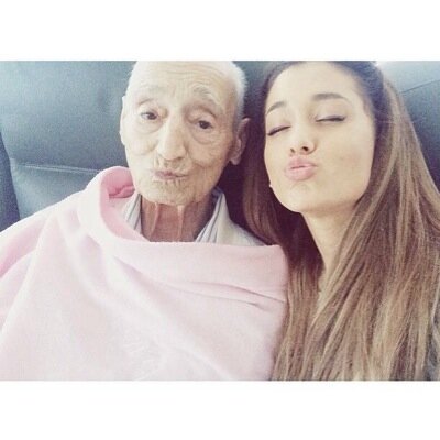 Ariana followed on my hacked account 4.13.14 10:28pm please ariana refollow me please!!