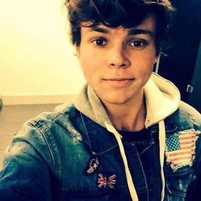 The four loosers in my header are the reason im still here, i love them more than anything. Ash will you please get in my bed!