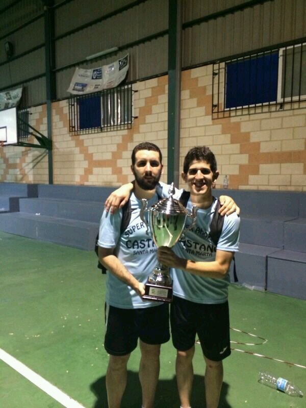 Jugador del @cd_santamarta y entrenador del @smartafemenino. Loco por el fútbol y el fútbol sala. Soi un chico normal que hace cosas diferentes