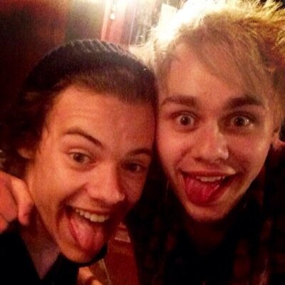 heartoxnarry's profile picture. Witness to Niall Horans crotch grab|| 0/4