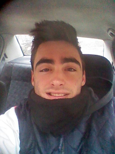 jjvilla94's profile picture. Si no hablan mal de ti deberias preocuparte... la envidia es el homenaje que la mediocridad le brinda al exito!