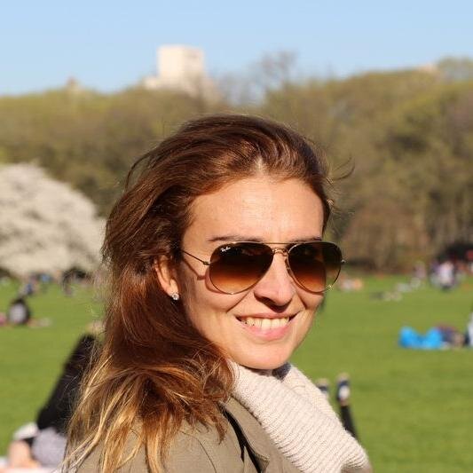 Mamá de Helena. De profesión abogada. Planner por naturaleza. Amante de la buena música y la danza. :)