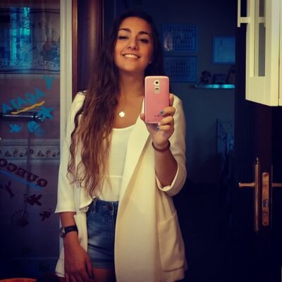 Estudiante de Derecho + Finanzas y Contabilidad en la US. Sevillana. Enamorada de California y sobre todo de su gente. Make your dreams come true. FELIZ.