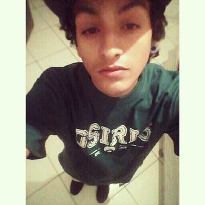 Atleta: Victor Aparecido/ 16 anos/ Apelido: Lobinho/ São Paulo SP/ Iniciante SkateBoard/ Brasil