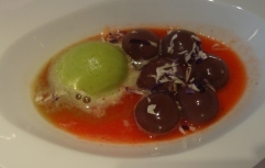 Live2EatFoodie's profile picture. 