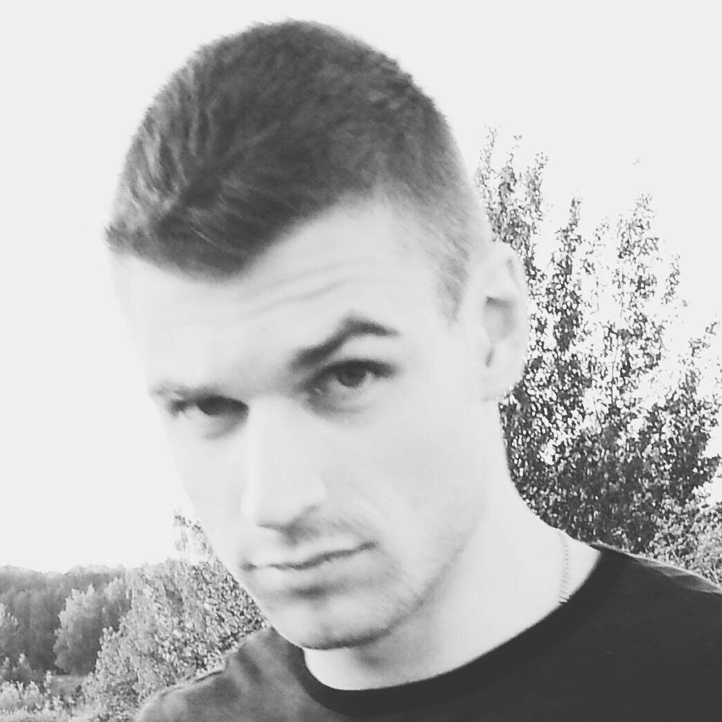 Немного романтик и слегка прагматик. Немного фаталист и, наверное, реалист. Чуть-чуть философ и много вопросов.