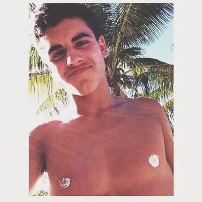 Follow @queengilinsky I follow back :)