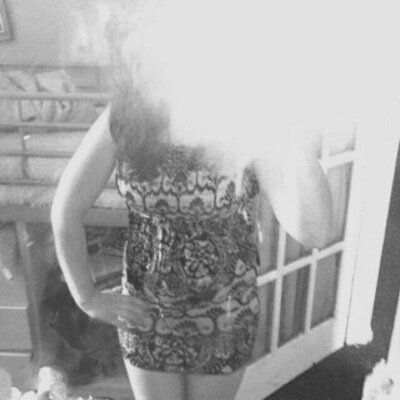 Hey peeps follow me and ill follow you back:)
Work@KFC:3 xx