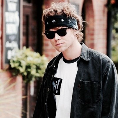 |卌| I met 5SOS the other day... Just jokin