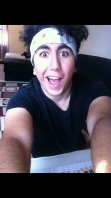 hey! this is a free follow from @positivehassan, follow him please! *will unfollow if you don't follow him * thanks :)