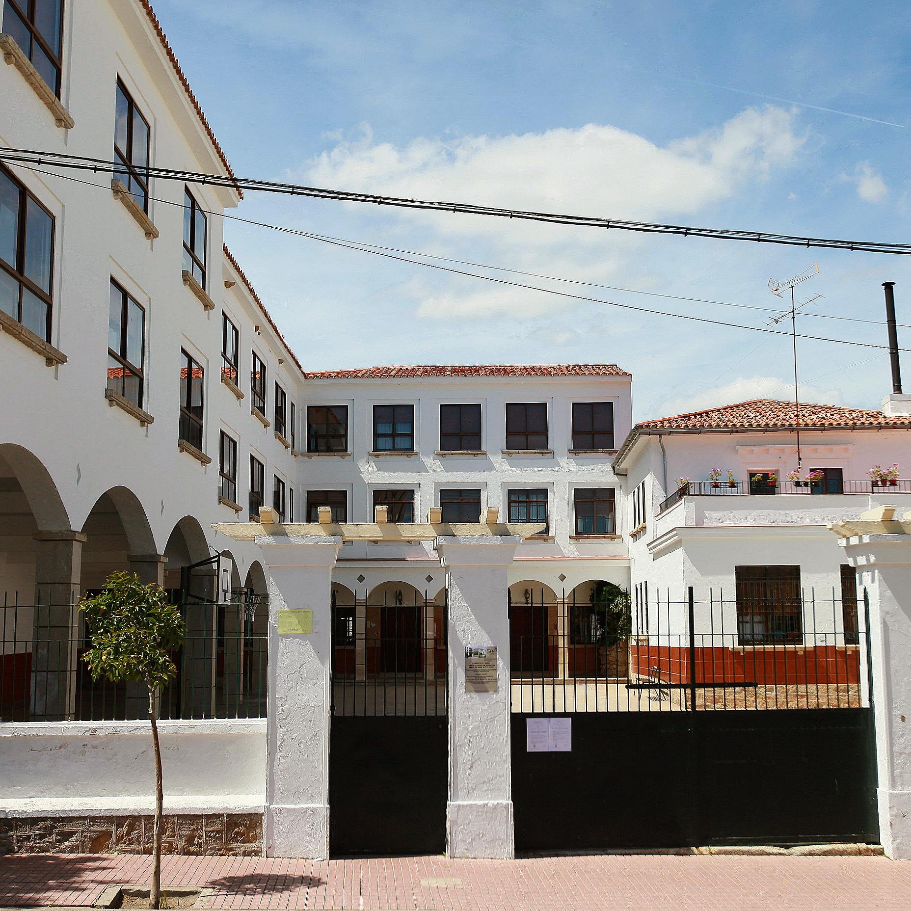 Colegio Concertado con Ludoteca, Infantil, Primaria y ESO.