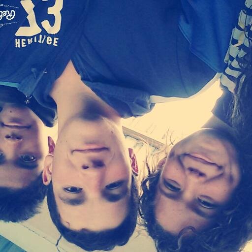 I'mselenators,rusherboy,lovatic,electroadicte,Skrillexeros, Swimmer,Swiftie.me encanta pasaarla bn haciendo lo que me gusta con mi amigos xD