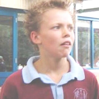hi cutie, you got a free follow because you're punk rock as fuck. please follow @rosesandIarry ily xx