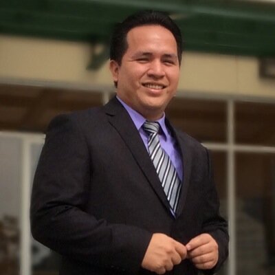 Economista graduado en la Espol, docente de la carrera de economía en la UPS.