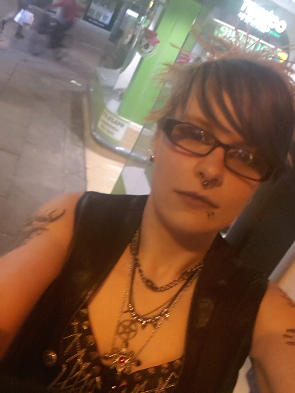 You're only held back by the boundaries you make yourself. Fuck boundaries and fuck fear life is for living :) SW: 128lbs GW 1: 110lbs