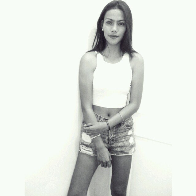Just thinking about you makes me smile.# instagram: isaurapattiwael