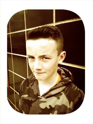 Hi I play xbox add me Lynx Shadowz HD I play alot of games!!!