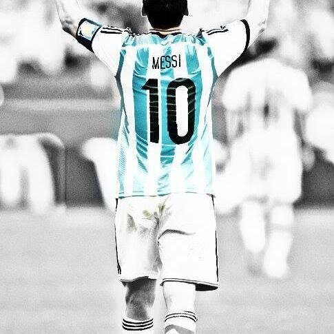 Culé hasta la médula y antimadridista a muerte.Si puede ser que pierdan hasta el avión.Ni Cruyffista,Laportista o Rosellista,simplemente barcelonista.