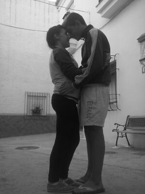 A veces no se necesita el novio perfecto, se necesita un tonto que te haga sonreir hasta el ultimo segundo que estas con el. TE QUIERO ♥22042014♥ MMP♡ LBA♡