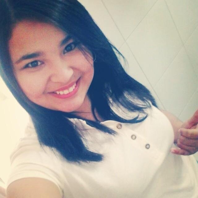 22 anos, estudante de pedagogia e feliz da vida!