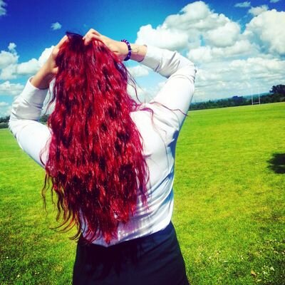 follow me and ill follow you back ♥ just a 14 year old living her life to the limit with her youtube addiction woops :D