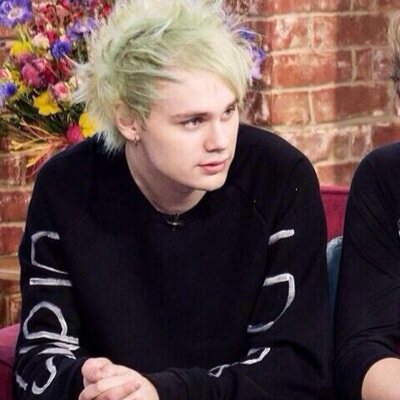 AshsBlackJeans's profile picture. Please follow @WifiiStyles and rt/fave the link? ❤️ Thankss :)