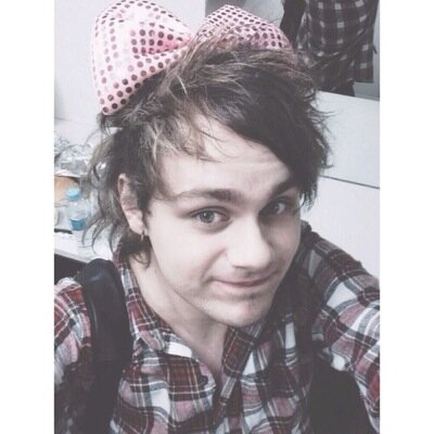 FOLLOW @Niallipstik AND RT THE LINK IN MY BIO !