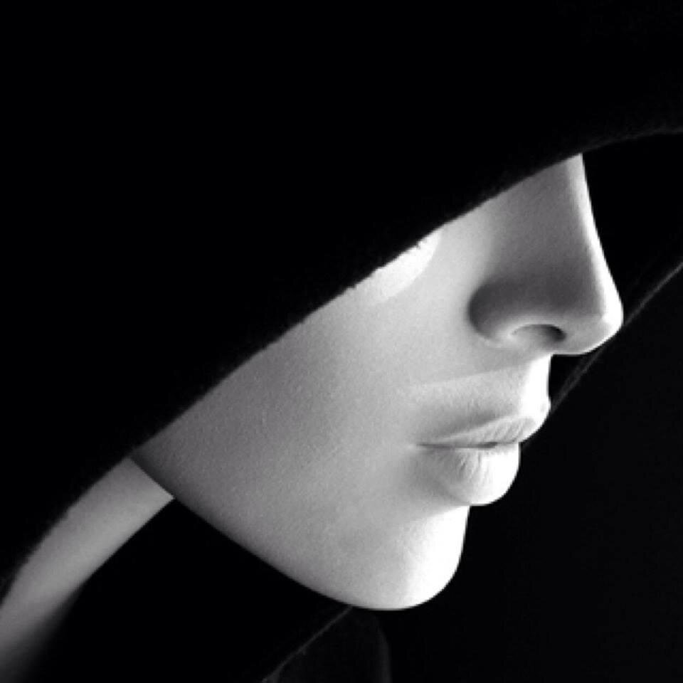 جزائرية وأفتخر ♥♥ لو كان الانسان والزمان ضدي ♥♥فأنا جزائرية ♥♥أهوى التحدي♥♥ولو دق الموت بابي ♥♥وشاء ربي أن يطوي شبابي ♥♥سأموت و تحيا بلادي♥♥