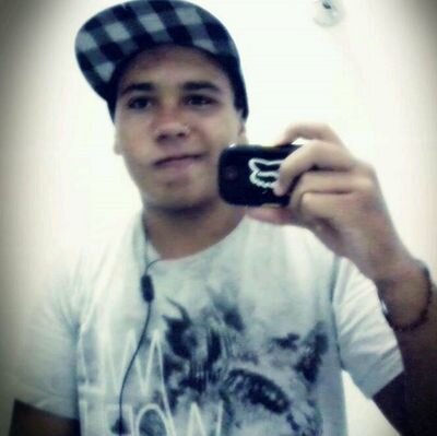 Oque falar de mim? ah sei lá tanto faz bora Twitta :p Whatsapp (12)99134-1592