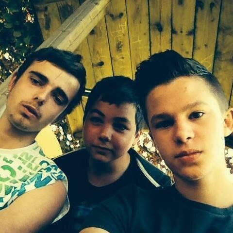 14 jaar luister graag naar hardstyle, hardcore enz,,....