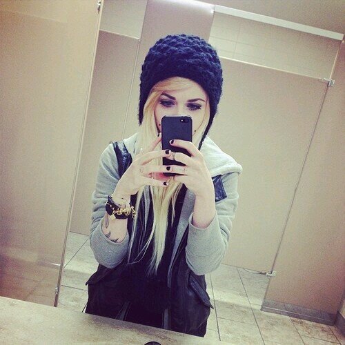 me Sarosha  
Geological scientist 
Age 24
Photography girl