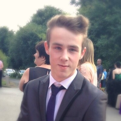 16 year old boxer, want to make something out of life. Arctic monkeys, fallout boy, you me at six.
              Snapchat: kyle_schofield