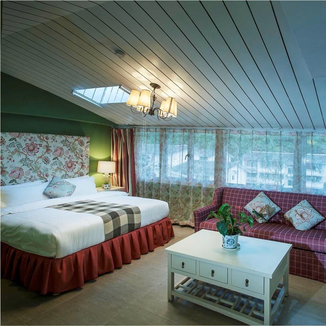 Welcome to Yangshuo, China, Yangshuo is a beautiful place in China. Michael's Inn will show you best in Yangshuo, Explore Yangshuo! Rest in best Yangshuo Hotel!