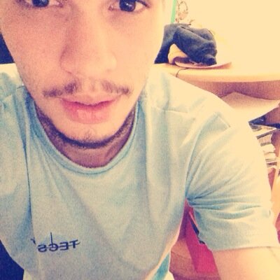 ' tenho 18 anos, moro em sorocaba, totalmente viciiado em Anime e na minha viida Alice Hilariio (L)