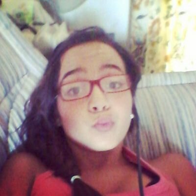 para qe describirme si aqii cada uno opina lo qe le sale del potorro,jajaja' siempre con una sonrisa y buena persona con qien lo merece;)